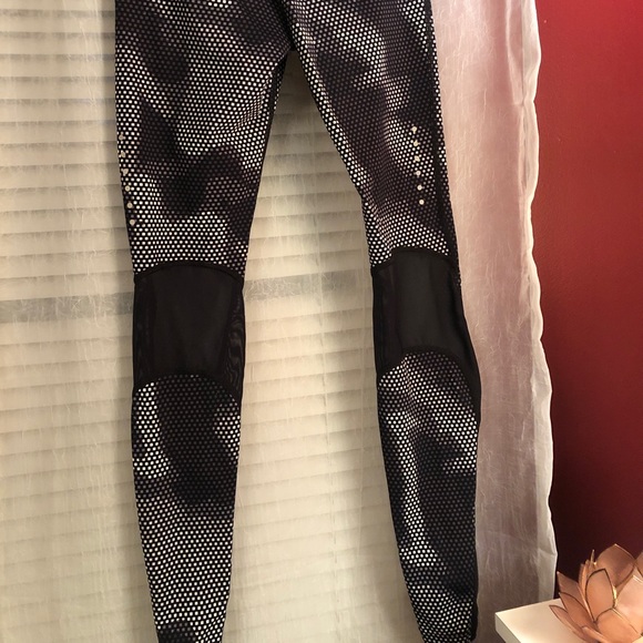 Nike high rise dry-fit leggings with mesh! - Picture 4 of 4